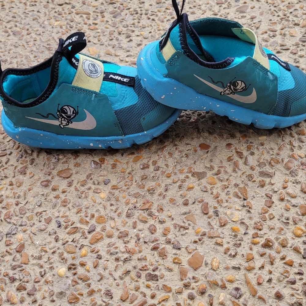 Toddler Nike's - Picture 1 of 3